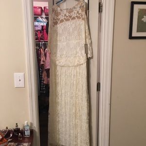 Plus size wedding dress 26w new never worn.